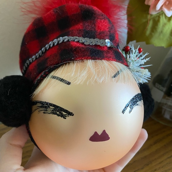 “Nell” 2015 Edition Queen Bee Christmas Ornament - Picture 4 of 5